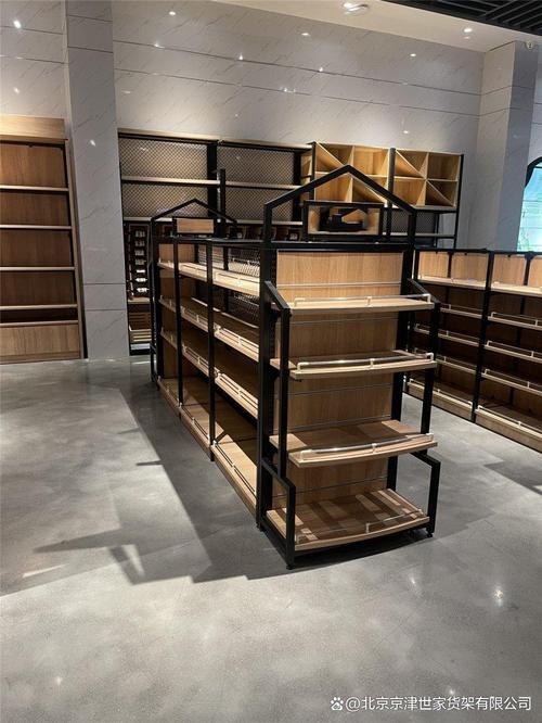 在展示农产品时,竹制货架采用了分层和分格的设计,将不同种类的农产品